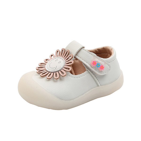 Zīdaiņu apavi ar plakanu zoli un 3D elementu - divi modeļi