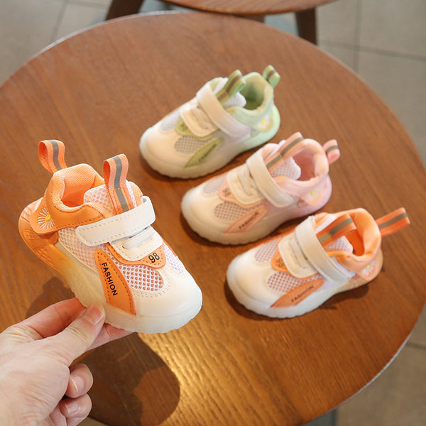 Bērnu kedas ar uzlīmi trīs krāsās