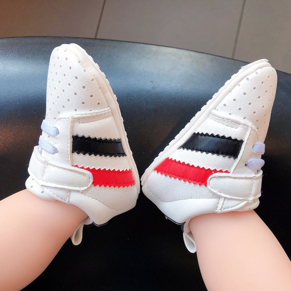 Adidasi bebelusi din piele ecologica cu sireturi