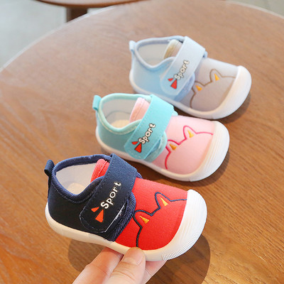 Бебешки обувки с бродерия и велкро лепенка
