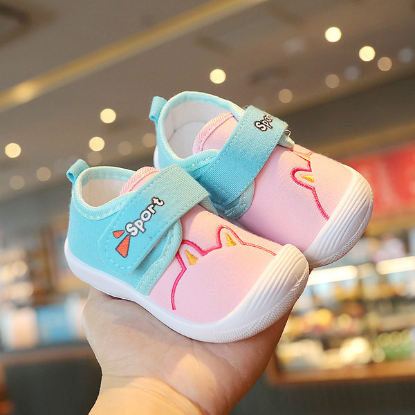 Bērnu apavi ar izšuvumu un velcro