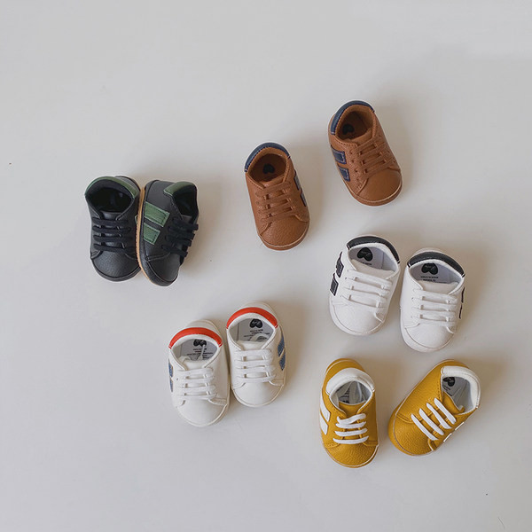 Cizme pentru bebelusi cu talpa moale si cravate