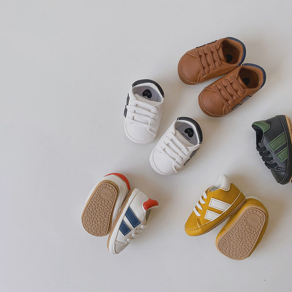 Cizme pentru bebelusi cu talpa moale si cravate