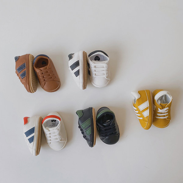 Cizme pentru bebelusi cu talpa moale si cravate