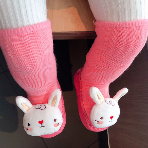 Șosetă tip șosete bebeluși cu decor 3D