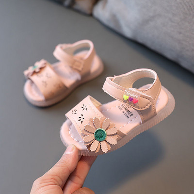 Бебешки сандали с мека подметка  и 3D апликация