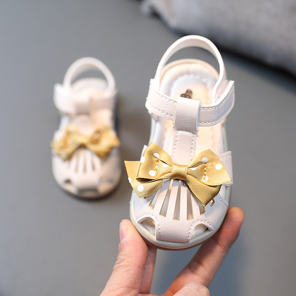 Sandale din piele pentru bebelusi cu panglica punctata