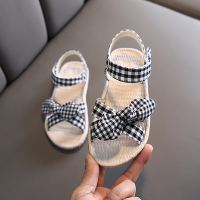 Model nou de sandale in carouri bebelusi pentru fete