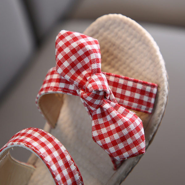 Model nou de sandale in carouri bebelusi pentru fete