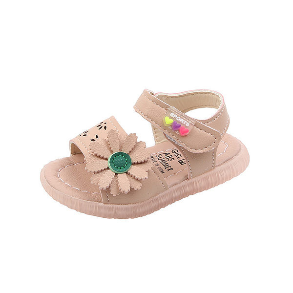 Jauns zīdaiņu sandaļu modelis ar 3D elementu no eko ādas meitenēm