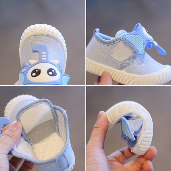 Zīdaiņu apavi ar aplikāciju un 3D elementiem