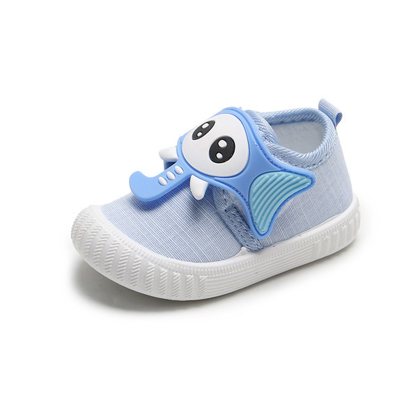 Zīdaiņu apavi ar aplikāciju un 3D elementiem