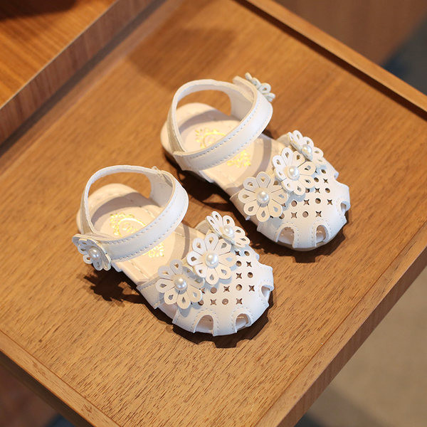 Sandale bebelusi cu elemente 3D pentru fete - doua modele