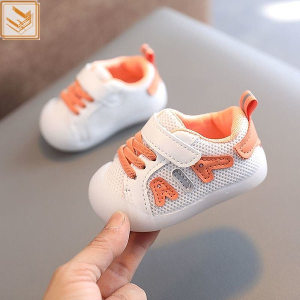 Bērnu ikdienas apavi ar ielāpiem un plakanu zoli