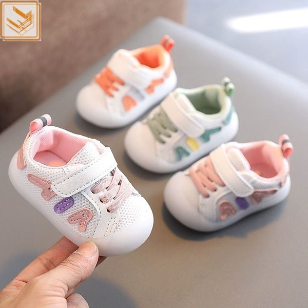 Bērnu ikdienas apavi ar ielāpiem un plakanu zoli