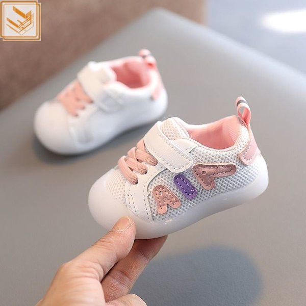 Bērnu ikdienas apavi ar ielāpiem un plakanu zoli