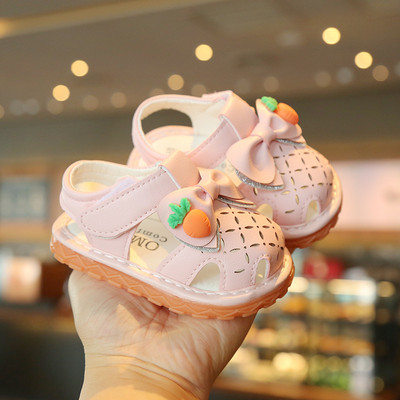 Mūsdienīgi zīdaiņu apavi ar mākslīgās ādas lentīti meitenēm