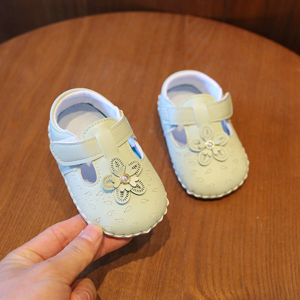 Pantofi pentru bebeluși cu floare 3D și autocolant