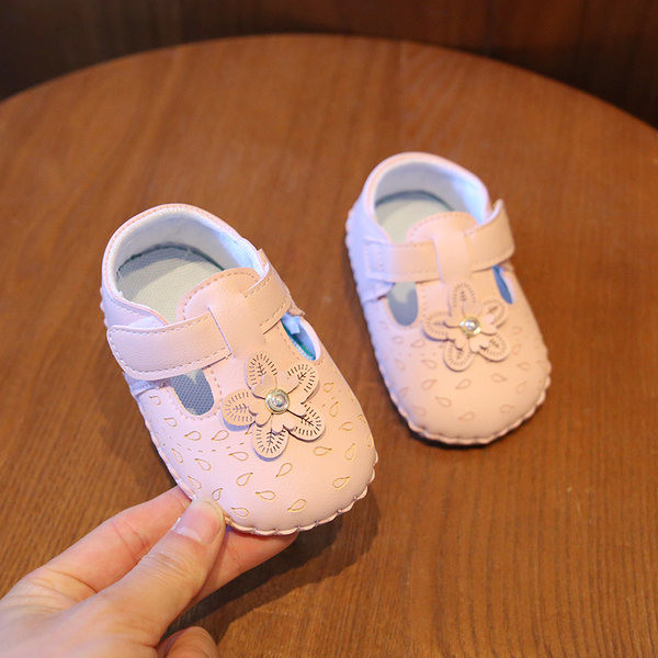 Pantofi pentru bebeluși cu floare 3D și autocolant
