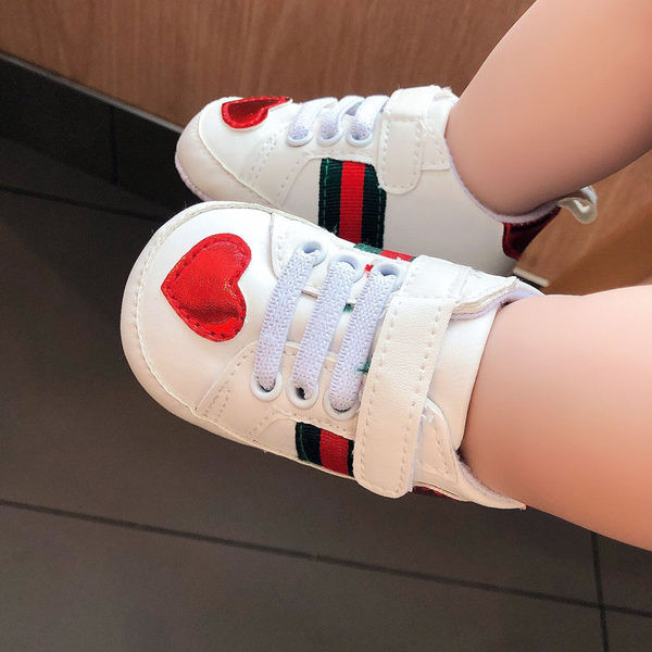 Adidasi bebelusi din piele ecologica cu cravate, autocolante si aplicatie