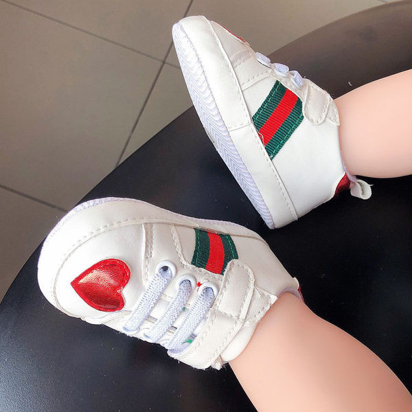 Adidasi bebelusi din piele ecologica cu cravate, autocolante si aplicatie