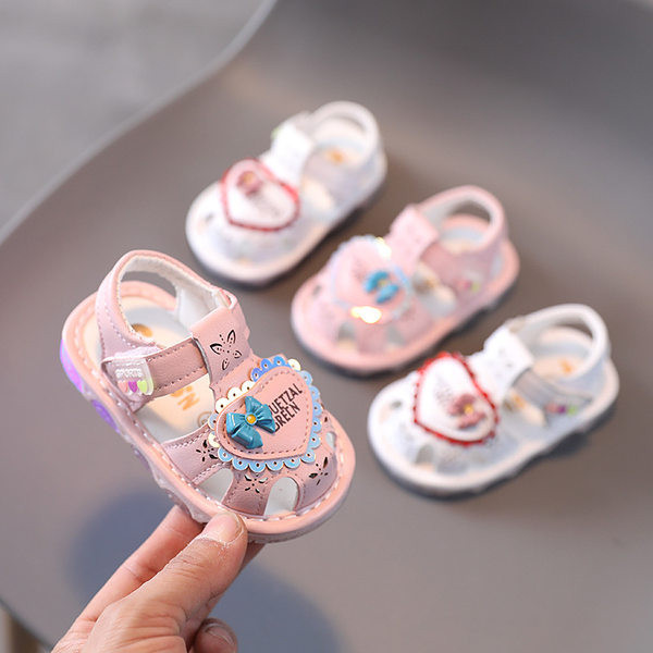 Modernas bērnu sandales no eko ādas ar uzlīmēm meitenēm