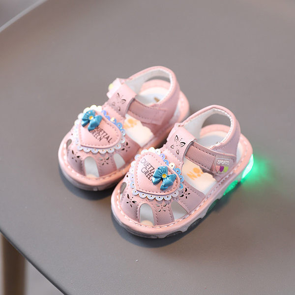 Modernas bērnu sandales no eko ādas ar uzlīmēm meitenēm
