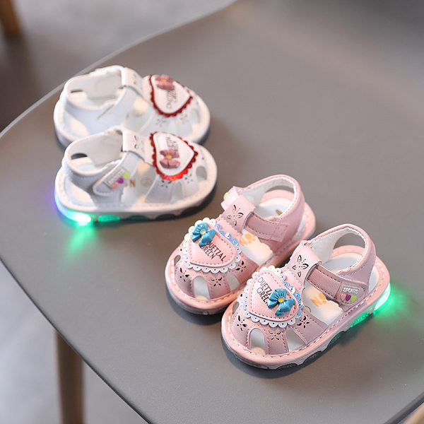 Modernas bērnu sandales no eko ādas ar uzlīmēm meitenēm