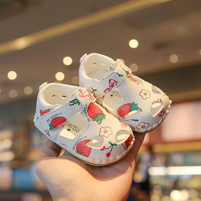 Бебешки модерни обувки с цветна апликация и лепенка 