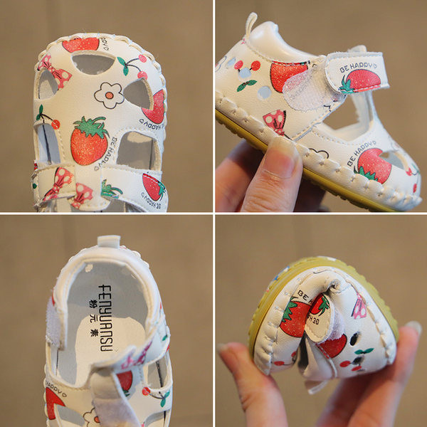 Бебешки модерни обувки с цветна апликация и лепенка 