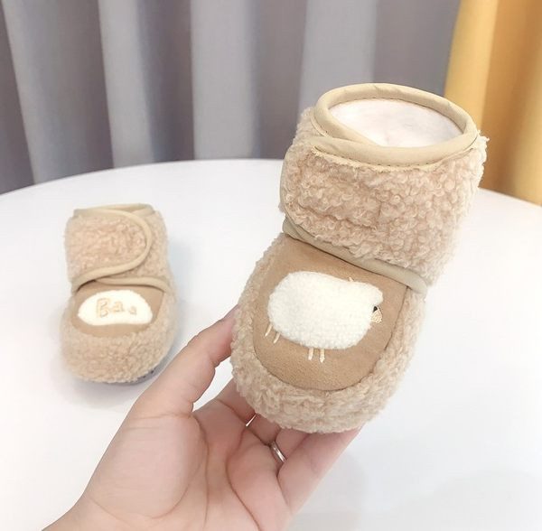 Бебешки пухени боти с велкро лепенки