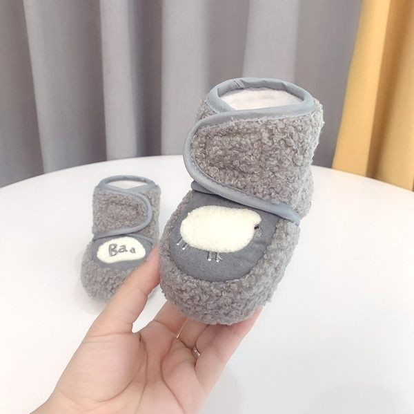 Бебешки пухени боти с велкро лепенки