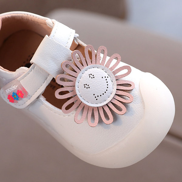 Ādas bērnu sandales ar 3D elementu un uzlīmēm