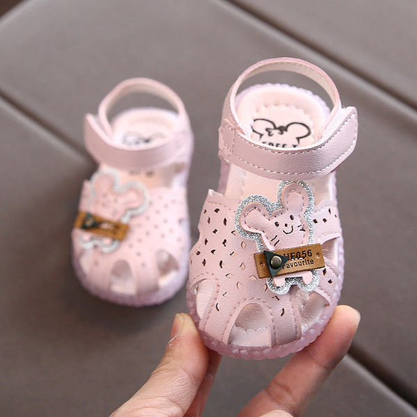 Sandale din piele pentru bebeluși cu element 3D și autocolante