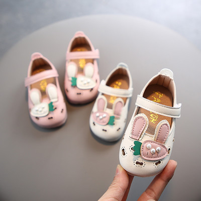 Бебешки сандали с 3D елемент и лепенки - мека подметка