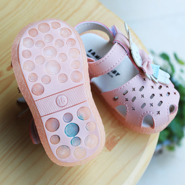 Model nou de sandale pentru bebelusi cu element 3D iepure din imitatie de piele