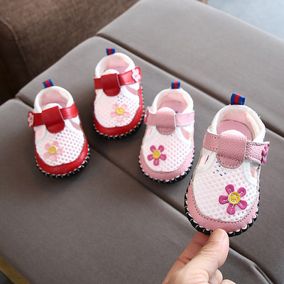 Дишащи бебешки обувки с декорация цвете и мека подметка