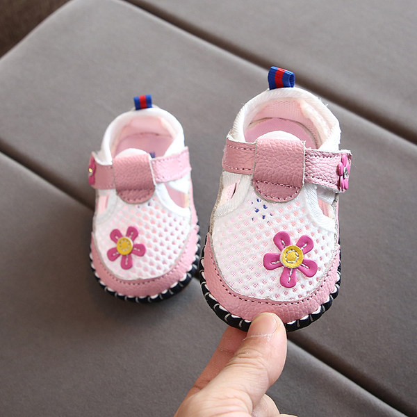 Elpojoši mazuļu apavi ar ziedu rotājumu un mīkstu zoli