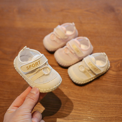 Бебешки обувки с лепенки и надпис в два цвята