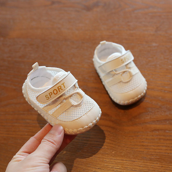Бебешки обувки с лепенки и надпис в два цвята