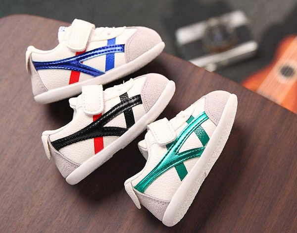 Adidași pentru bebeluși din piele ecologică cu șireturi și velcro