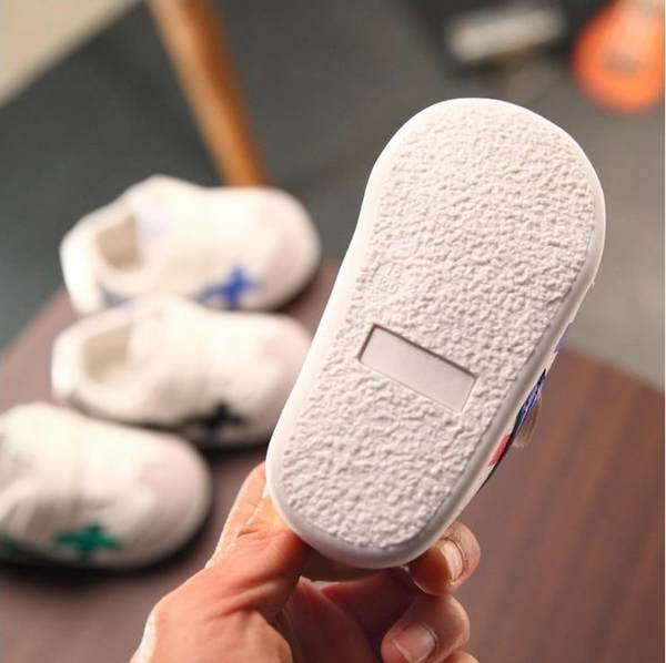 Adidași pentru bebeluși din piele ecologică cu șireturi și velcro