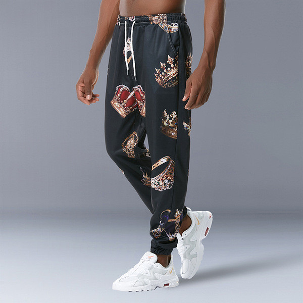 Moderna sporta vīriešu apakšveļa ar rakstu un saitēm