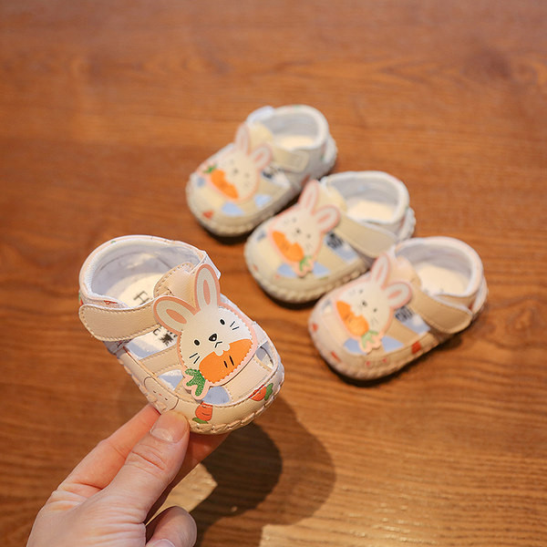 Jauns mazuļu apavu modelis ar krāsu aplikāciju divās krāsās