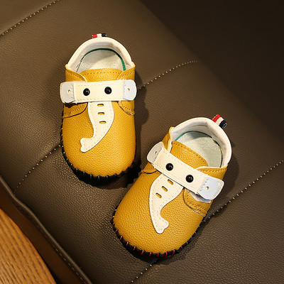 Бебешки неплъзгащи се обувки от еко кожа с лепенка 