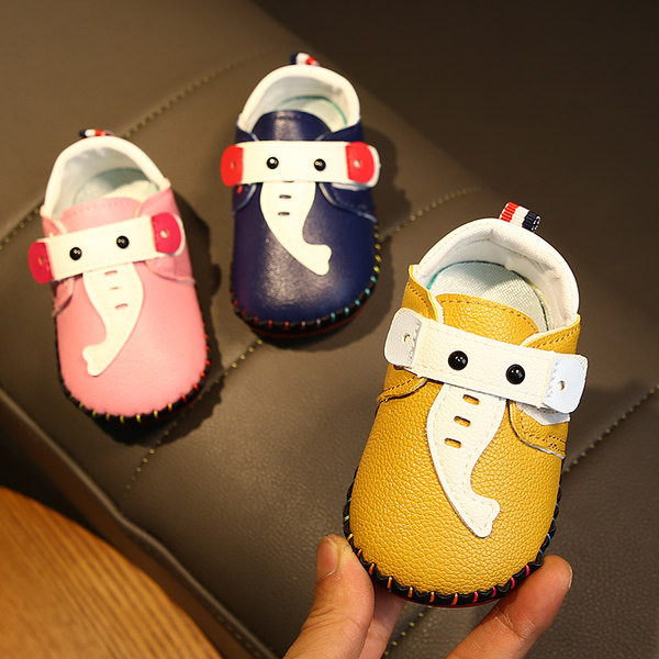 Бебешки неплъзгащи се обувки от еко кожа с лепенка 