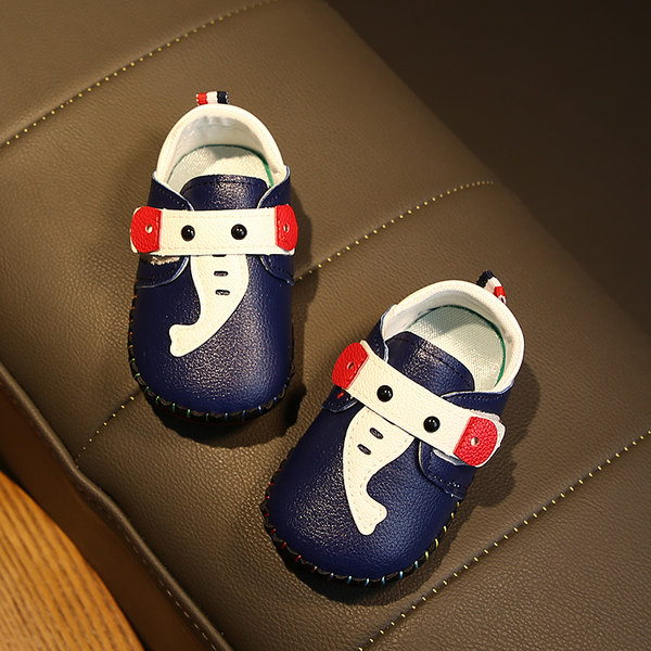 Бебешки неплъзгащи се обувки от еко кожа с лепенка 