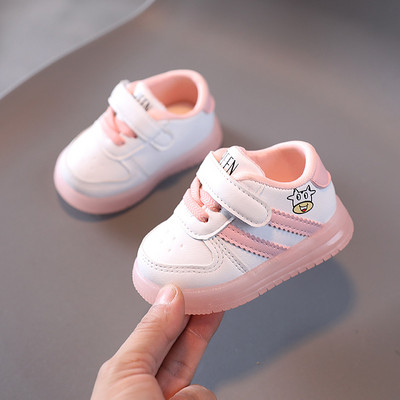 Бебешки обувки с надпис и апликация 