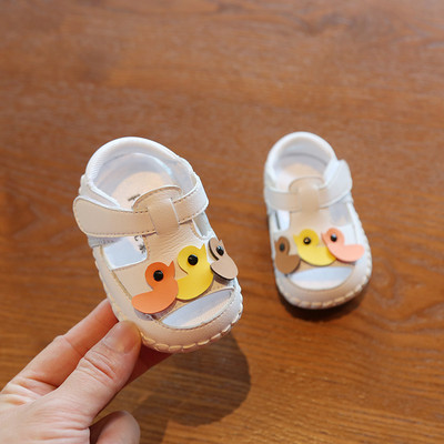 Ikdienas bērnu apavi ar uzlīmēm un aplikācijām