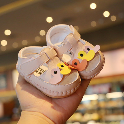 Ikdienas bērnu apavi ar uzlīmēm un aplikācijām